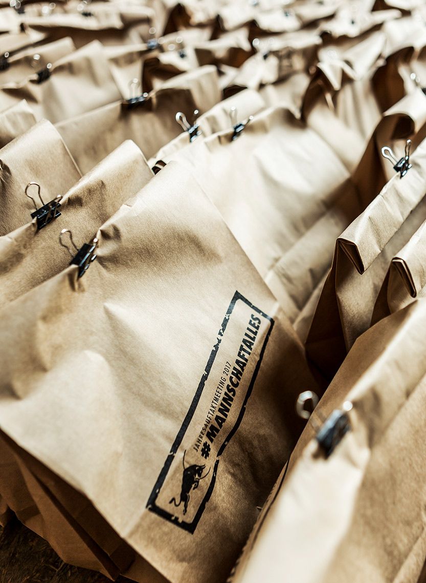 Grafikdesign, Broschuere, Produktkatalog, Gestaltung für Red Bull